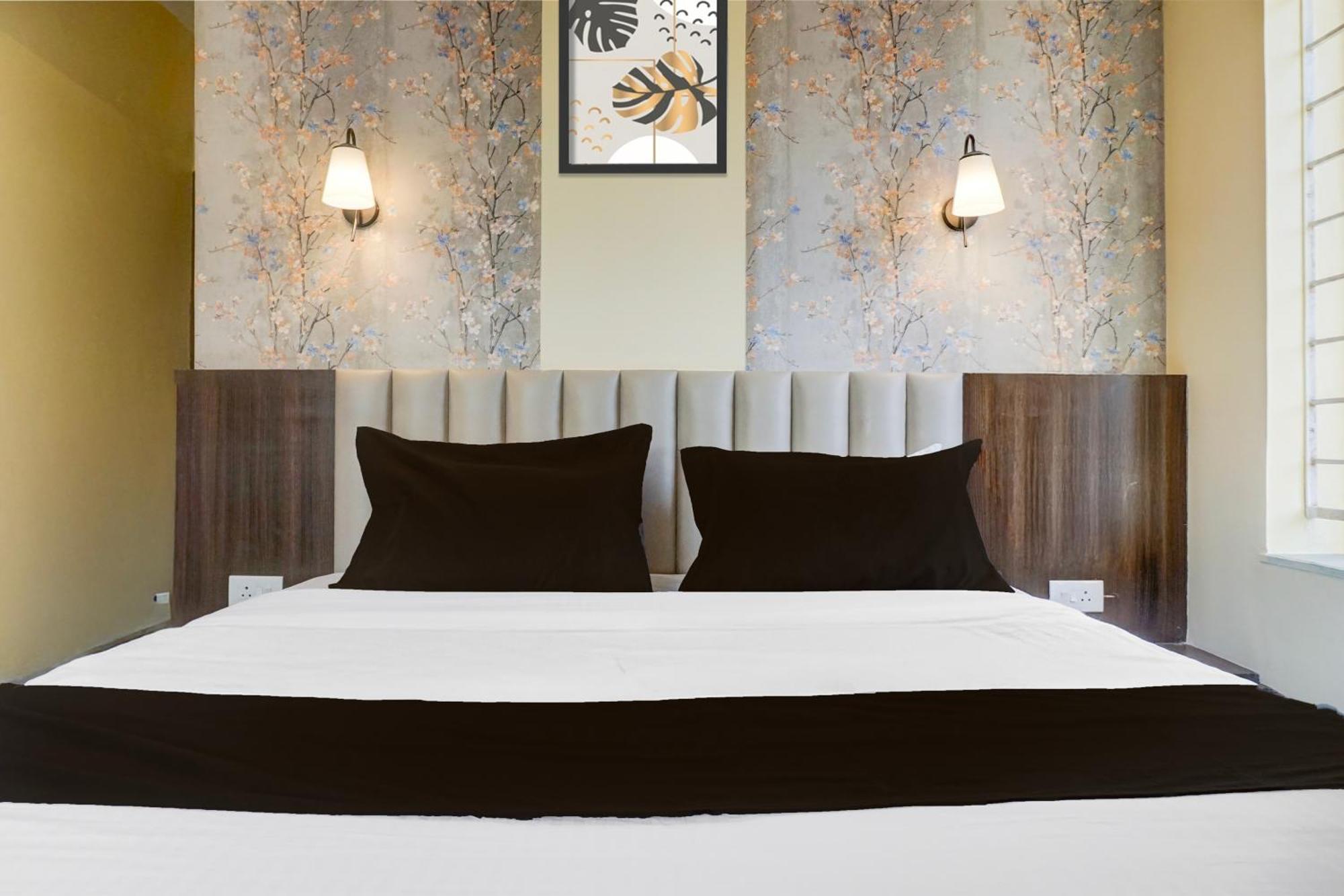 Super Collection O Veerbhadra Nagar Baner Hotel Méribel Village Екстериор снимка
